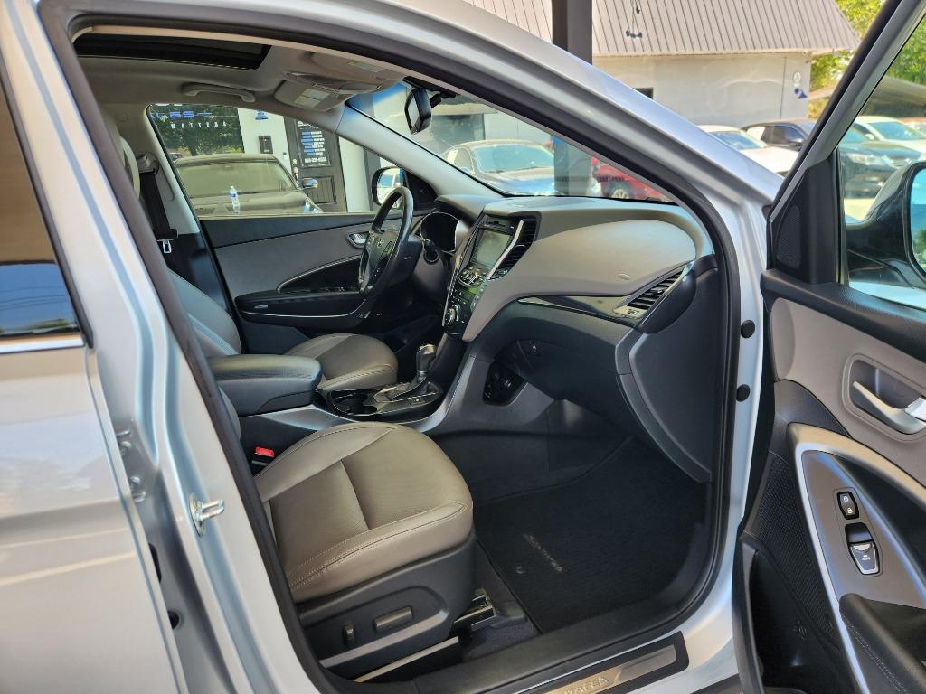 2016 Hyundai Santa Fe Limited - Photo 10