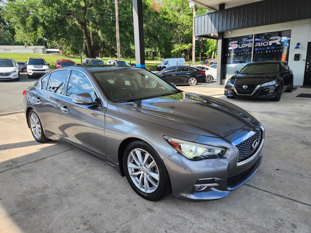 2015 INFINITI Q50 Premium's photo
